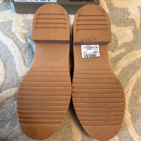 Clarks sz 6 - Picture 12 of 12